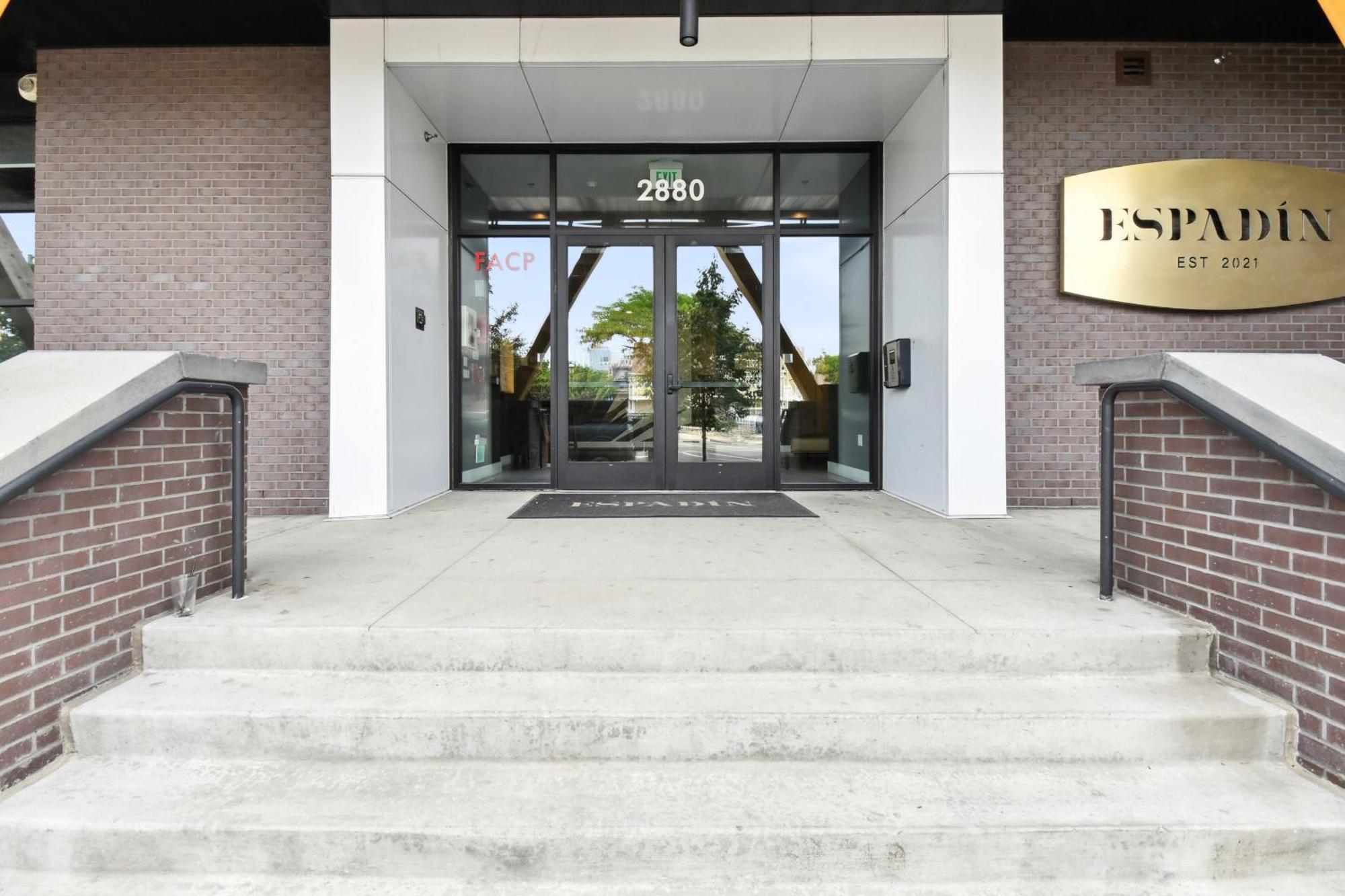 Bold & Elevated | Espadin Lohi Holiday home Denver