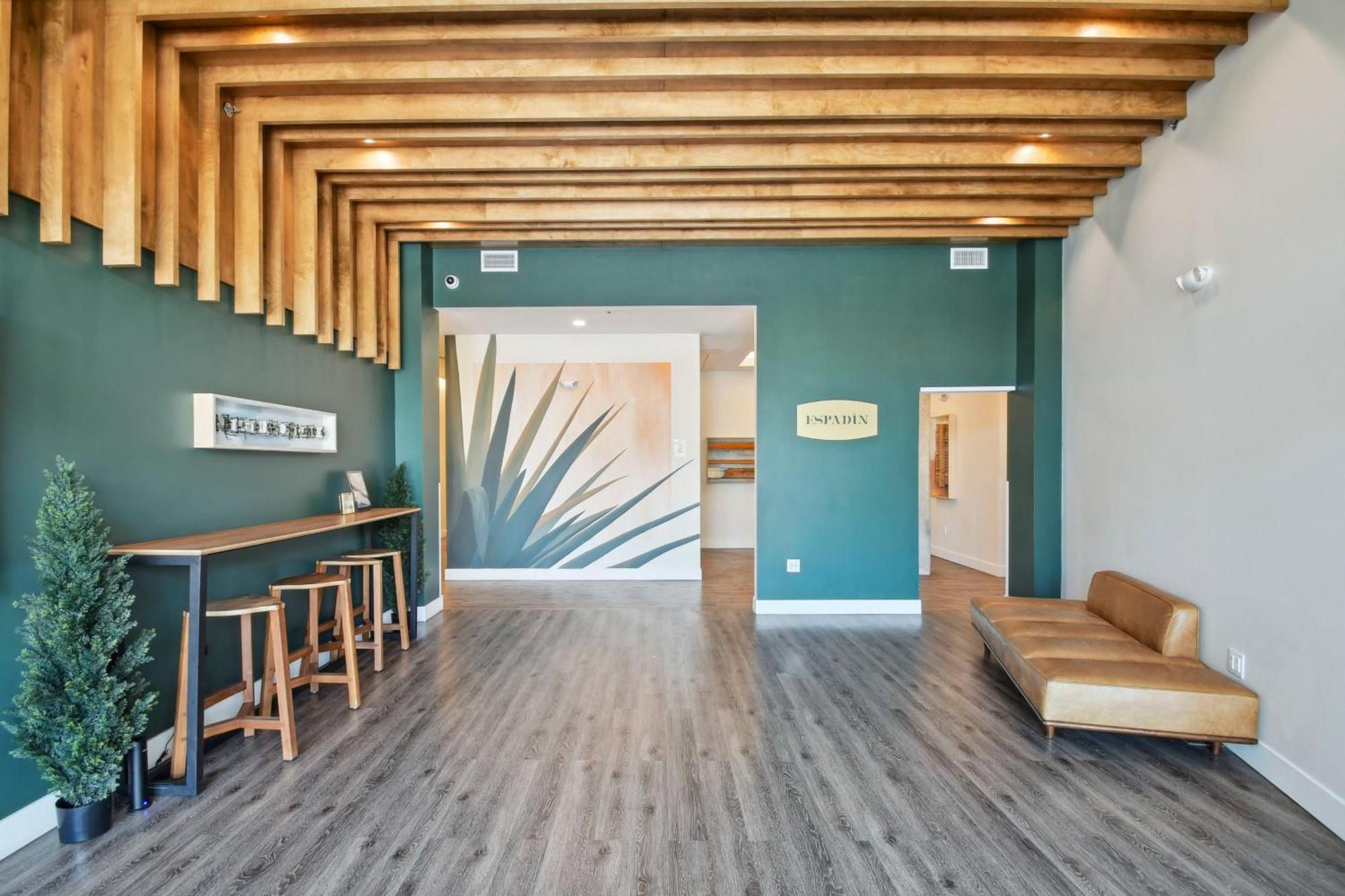 Bold & Elevated | Espadin Lohi Holiday home *